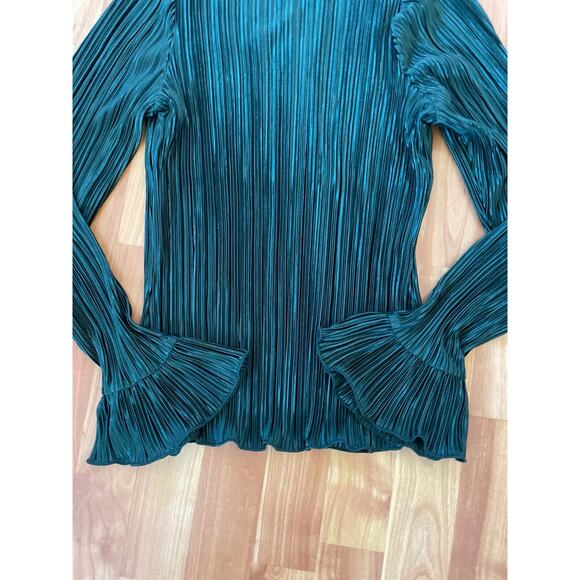 Chenault Green Top - Picture 2 of 4